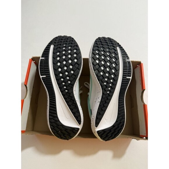 New Women’s Size 8 - Nike Air Winflo 10 White Emerald Rise FN7106 100 - Picture 9 of 10